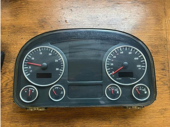 : фото в шапке страницы