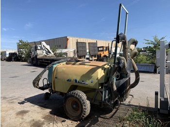 Прицепной опрыскиватель