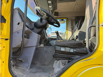 Фото интерьера 1: Тягач Renault Premium 420 Hub reduction Manual Gearbox Фото интерьера 1: Тягач Renault Premium 420 Hub reduction Manual Gearbox