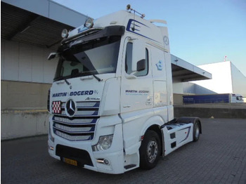 Тягач MERCEDES-BENZ Actros 1842