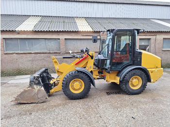 Колёсный погрузчик CATERPILLAR 906