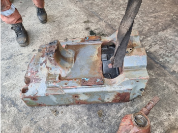 Передняя ось Ford 8240, 7740, 40 Series, Front Axle Support 82004900, 82002097: фото 4