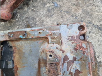 Передняя ось Ford 8240, 7740, 40 Series, Front Axle Support 82004900, 82002097: фото 3