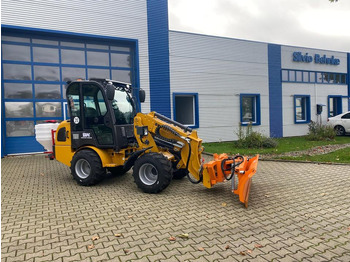 Компактный фронтальный погрузчик KUBOTA