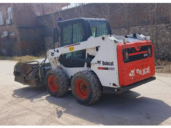 Мини-погрузчик с бортовым поворотом BOBCAT S550