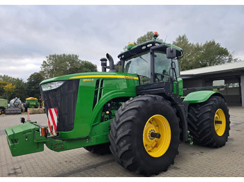 Трактор JOHN DEERE