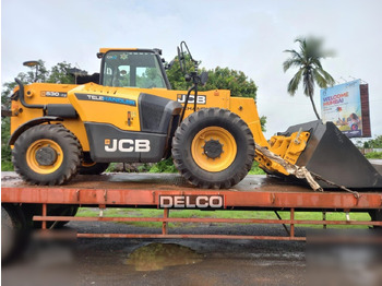 Телескопический погрузчик JCB