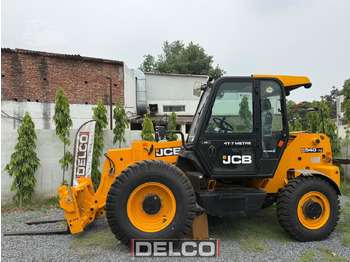Телескопический погрузчик JCB