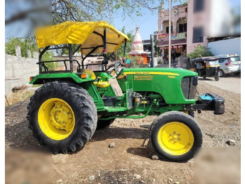 Трактор JOHN DEERE