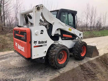 Мини-погрузчик с бортовым поворотом BOBCAT S770