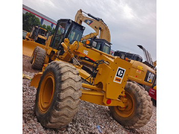 Грейдер CATERPILLAR 140