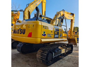 Гусеничный экскаватор KOMATSU PC200-8