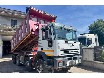 Самосвал IVECO EuroTrakker