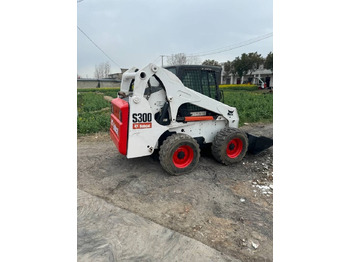 Мини-погрузчик с бортовым поворотом BOBCAT S300
