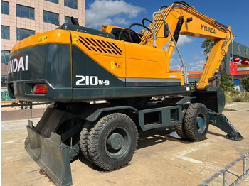 Колёсный экскаватор HYUNDAI R210