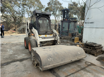 Мини-погрузчик с бортовым поворотом BOBCAT s18 skid steer loader: фото 2