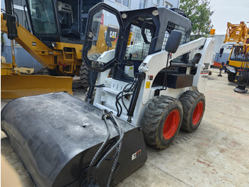 Мини-погрузчик с бортовым поворотом bobcat S300: фото 2