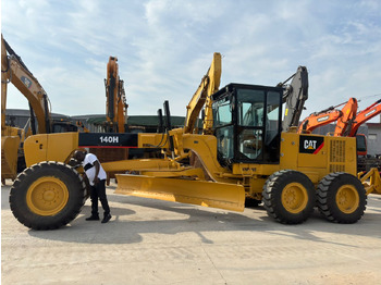 Грейдер CATERPILLAR 140H