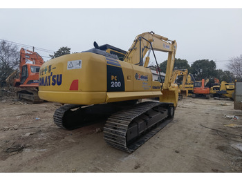 Гусеничный экскаватор KOMATSU PC200-8