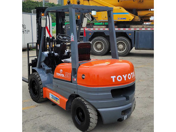 Дизельный погрузчик KOMATSU