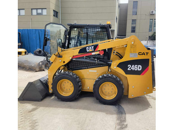 Мини-погрузчик с бортовым поворотом CATERPILLAR