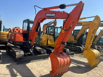 Мини-экскаватор DOOSAN DH55