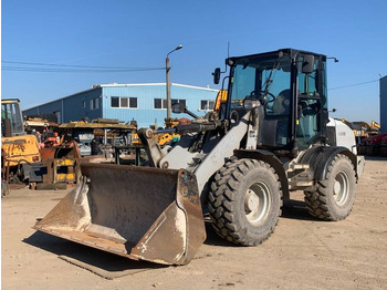 Колёсный погрузчик CATERPILLAR 908H