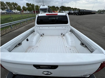 Новый Пикап, Грузопассажирский фургон Nissan Navara 4x4 2.5 D Double Cab - LE Plus - AUTOMATIC - FULL OPTIONS - EURO 2 - NEW!! - 3 UNITS: фото 4