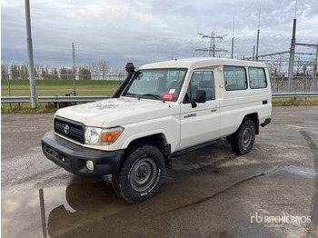 Внедорожник TOYOTA Land Cruiser