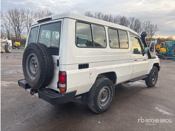 Внедорожник 2018 Toyota Land Cruiser 4WD SUV: фото 3