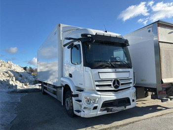 Грузовик с закрытым кузовом MERCEDES-BENZ Actros
