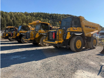 Карьерный самосвал KOMATSU HD405