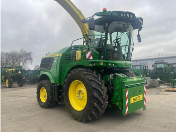 Кормоуборочный комбайн JOHN DEERE