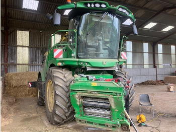 Кормоуборочный комбайн JOHN DEERE