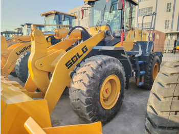 Колёсный погрузчик CATERPILLAR