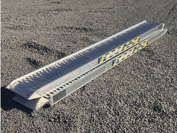 Погрузочная рампа DAMAC RA.100X30: фото 2 Погрузочная рампа DAMAC RA.100X30: фото 2