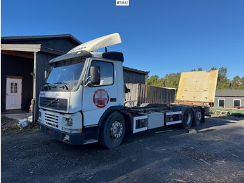 Грузовик-контейнеровоз/ Сменный кузов VOLVO FM