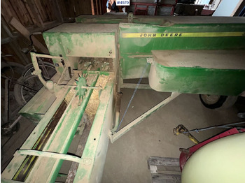 Техника для сенозаготовки John Deere 332A Square baler: фото 2