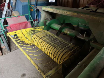 Техника для сенозаготовки John Deere 332A Square baler: фото 3