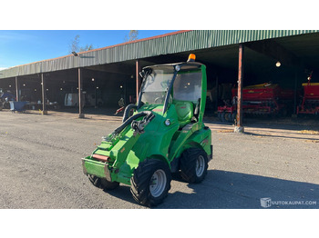 Компактный фронтальный погрузчик AVANT