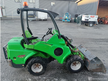 Компактный фронтальный погрузчик AVANT