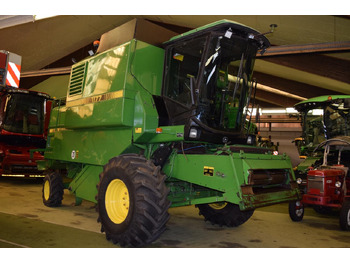 Зерноуборочный комбайн JOHN DEERE