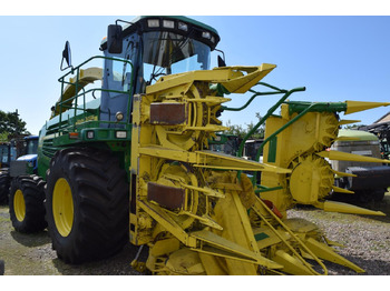 Кормоуборочный комбайн JOHN DEERE 7400