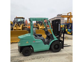 Дизельный погрузчик Mitsubishi FD30: фото 2 Дизельный погрузчик Mitsubishi FD30: фото 2