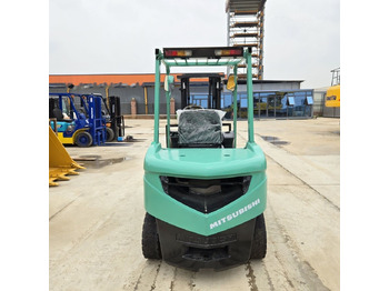 Дизельный погрузчик Mitsubishi FD30: фото 3 Дизельный погрузчик Mitsubishi FD30: фото 3