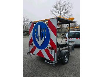Прицеп Nissen LED Absperrtafel FAT Verkehrsleittafel Verkehrssicherungsanhänger Verkehrsleitanhänger Sperrwand: фото 3
