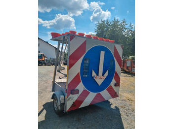 Прицеп Trebbiner Absperrtafel VZ 616 Horizont Sperrwand Verkehrsleittafel Verkehrsleitanhänger Verkehrssicherungsanhänger Warntafel Verkehrssicherung Baustelle: фото 4