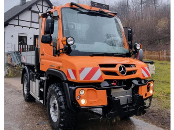 Грузовик бортовой/ Платформа UNIMOG