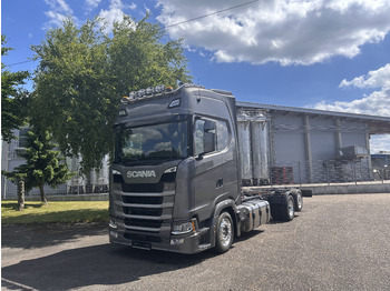 Грузовик-контейнеровоз/ Сменный кузов SCANIA S 540