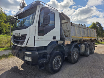 Самосвал IVECO Trakker